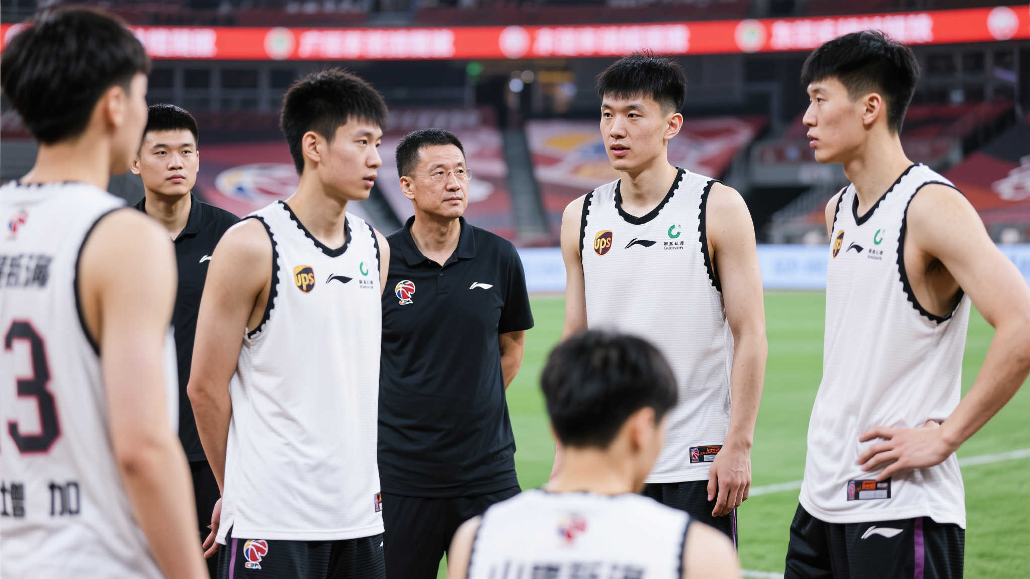 比赛都率先